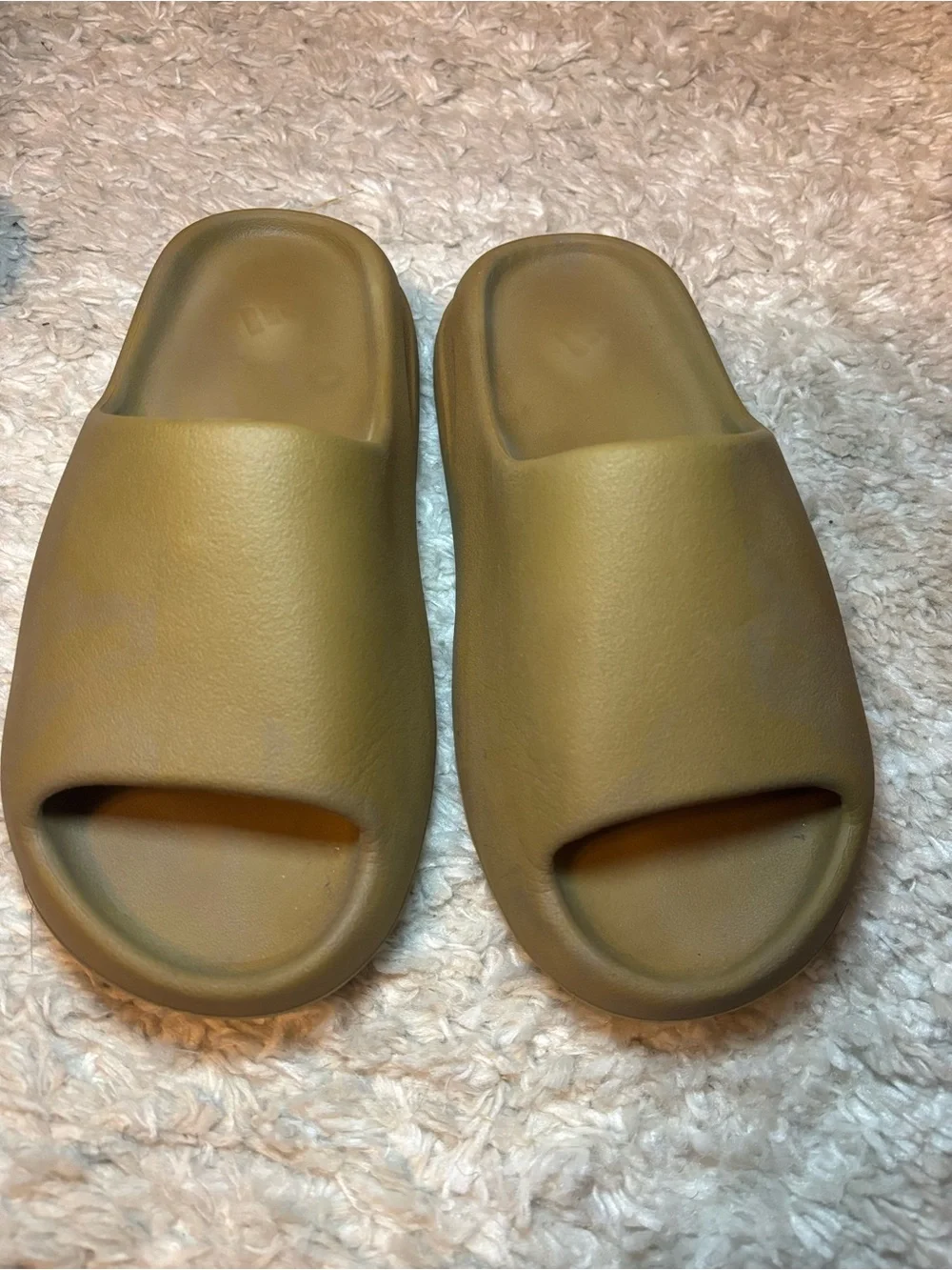 Yeezy Slides in the color Ochre - Picture 2 of 6